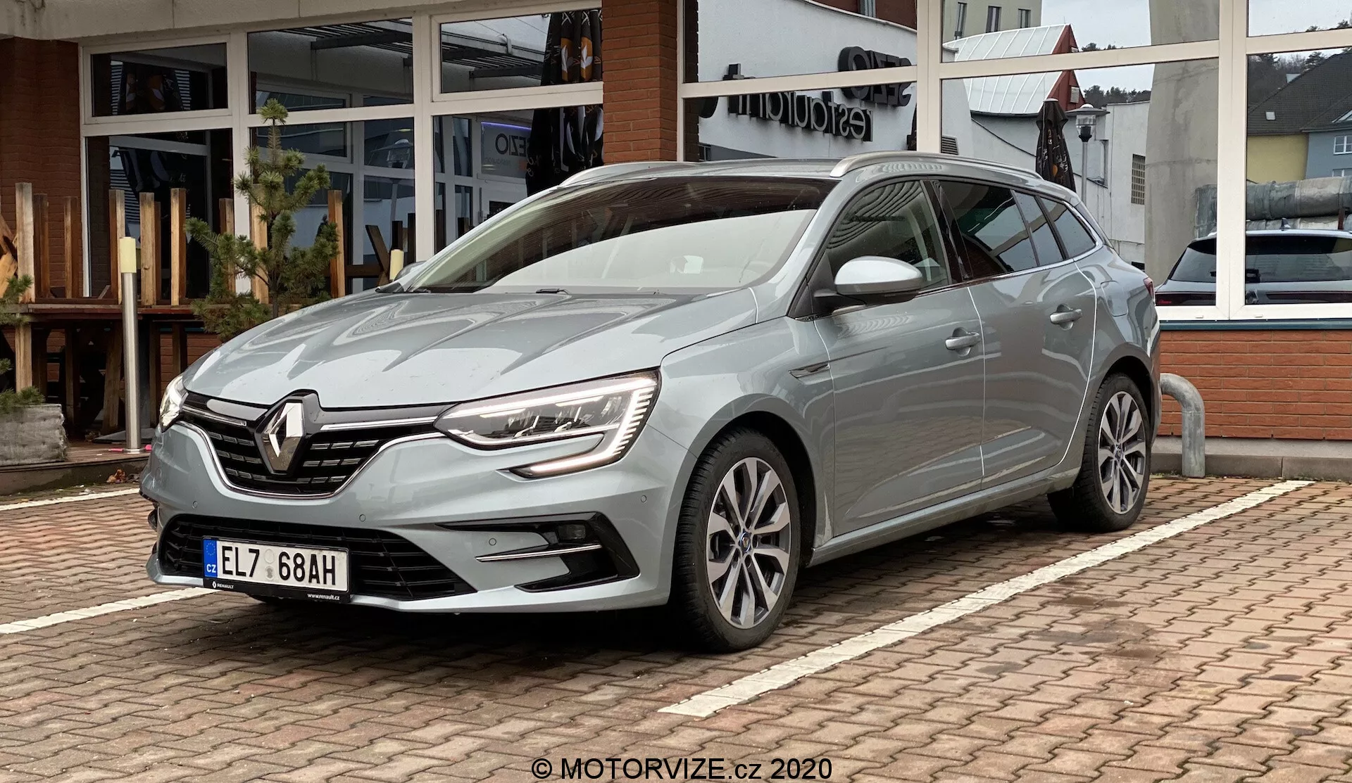 Renault Megane 2022 E-Tech - Elegáns dizájn fejlett elektromos hajtáslánccal, innovatív technológiával és modern esztétikával