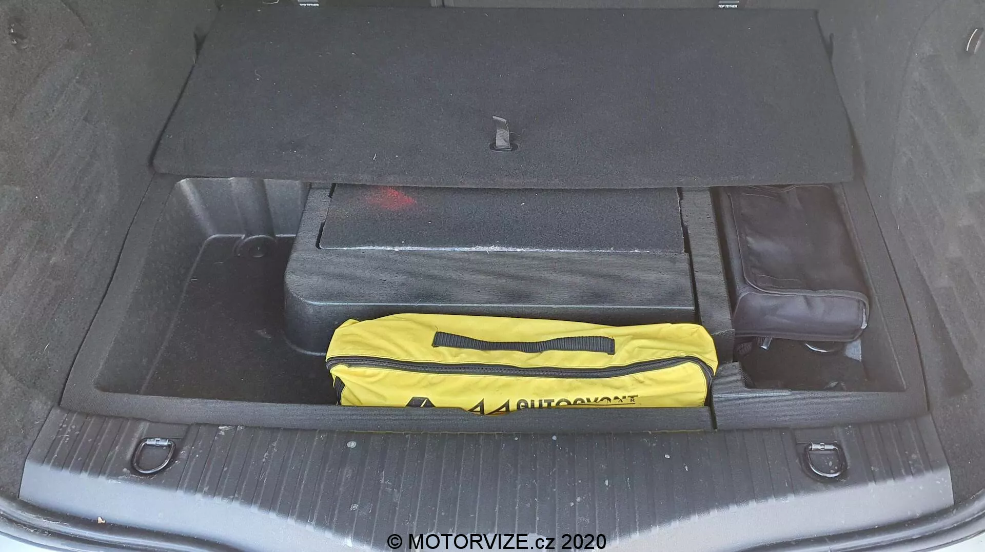 2022 Renault Megane E-Tech: Kecses elektromos kompakt autó fejlett biztonsági funkciókkal, modern LED világítással, tágas belső térrel és stílusos dizájnnal