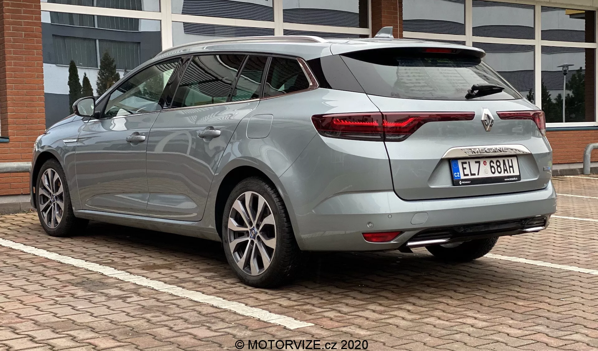 Elegáns 2022 Renault Megane E-Tech fejlett elektromos technológiával, kifinomult dizájnnal és csúcstechnológiai jellemzőkkel