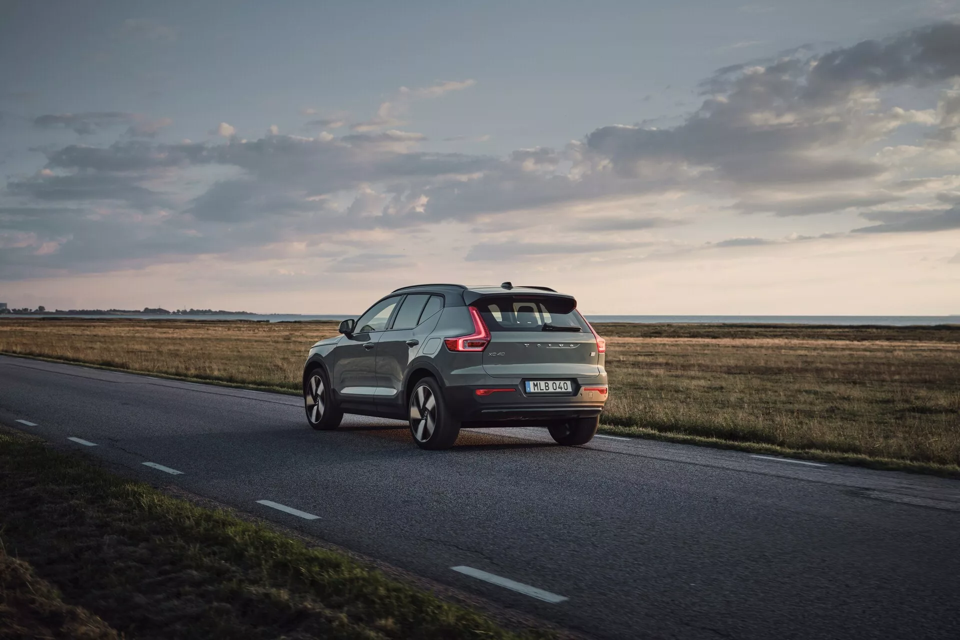 2024-es Volvo EX40 1. generáció, amely elegáns skandináv tervezéssel, csúcstechnológiás biztonsági technológiával és környezetbarát elektromos hajtáslánccal rendelkezik