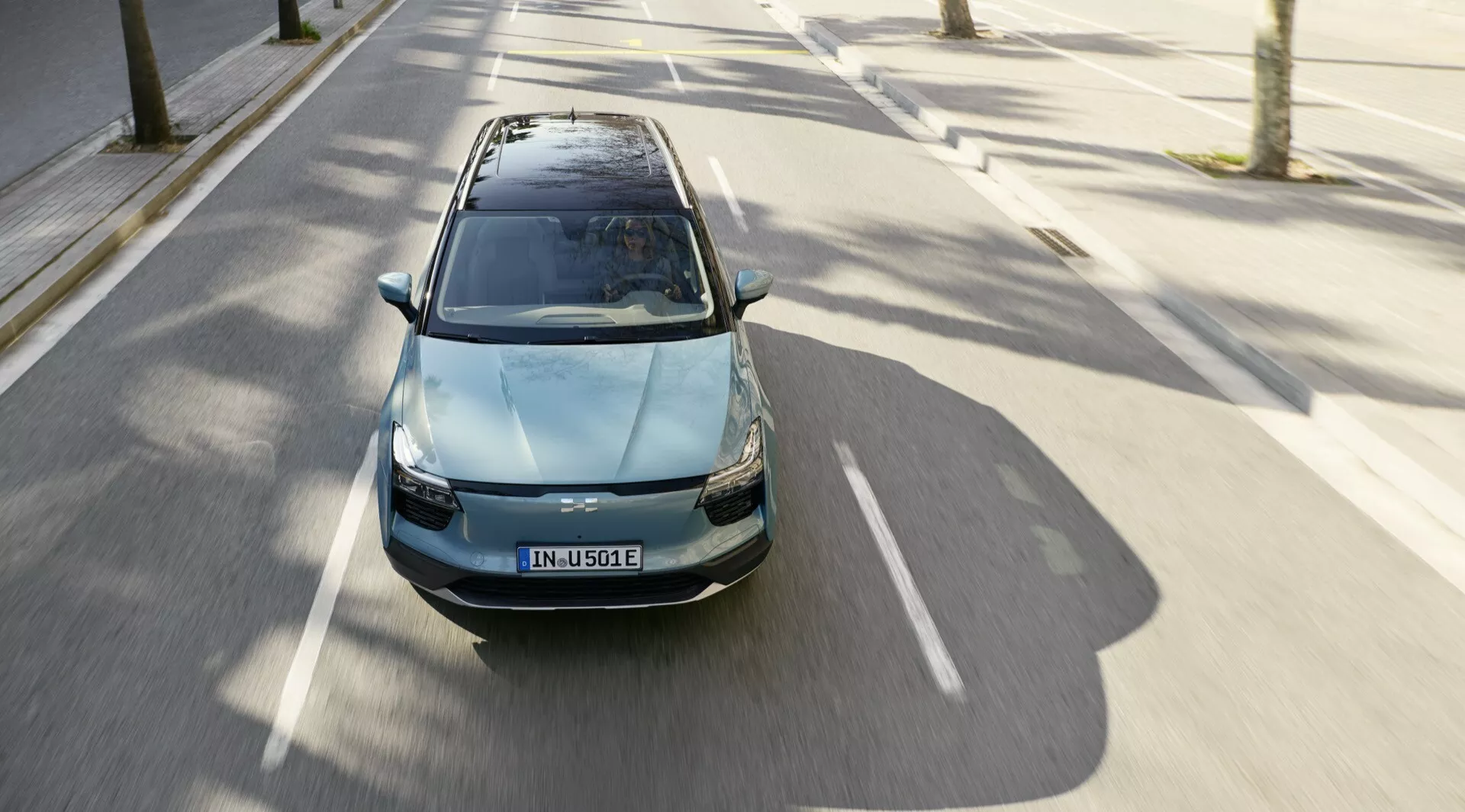 2020-as Aiways U5 1. generációs elektromos SUV akcióban, elegáns tervezéssel és modern technológiával