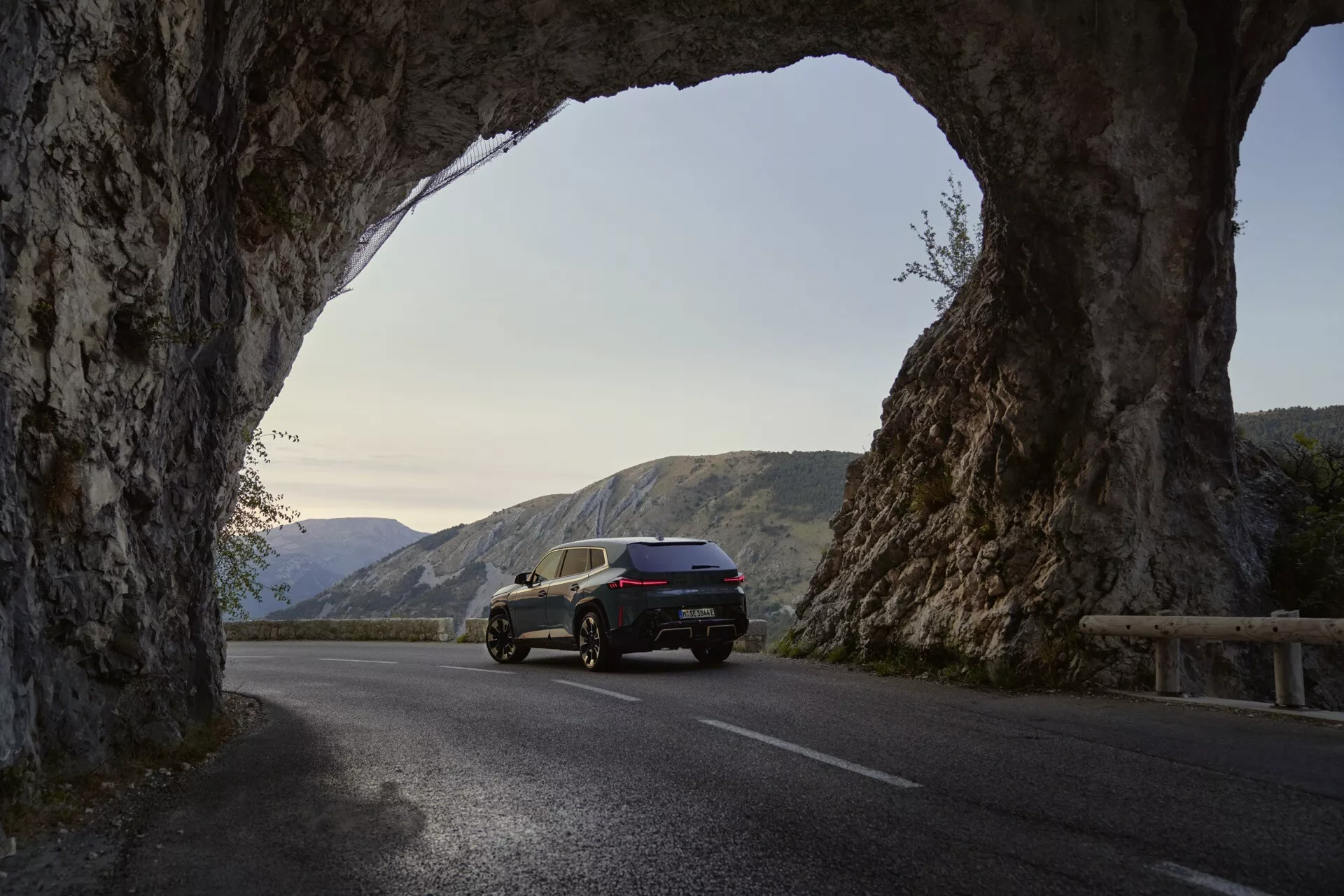 2023-as BMW XM sorozat, G09 modell, elegáns tervezéssel és fejlett jellemzőkkel