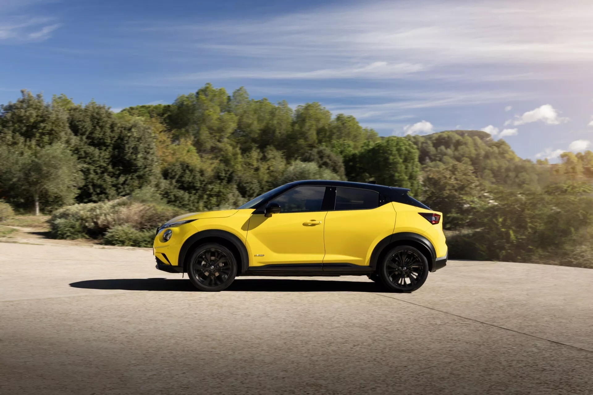 2024-es Nissan Juke F16 Facelift modell, amely bemutatja elegáns tervezését, fejlesztett funkcióit és modern esztétikáját